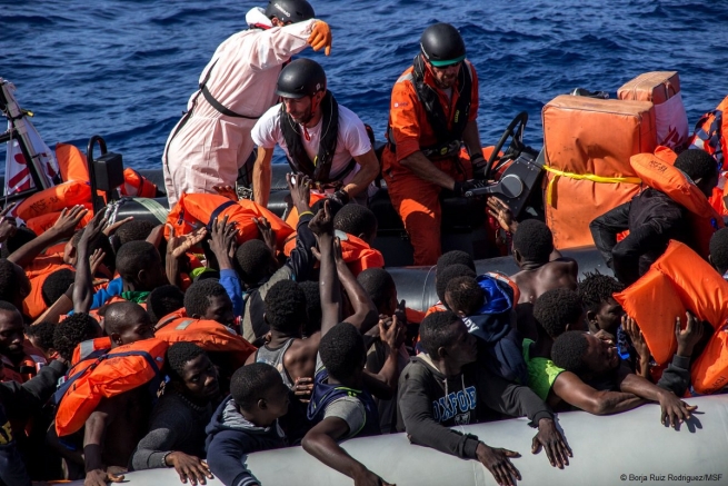 В Ионическом море  между Грецией и Италией, обнаружили тела мертвых беженцев с химическим ожогами