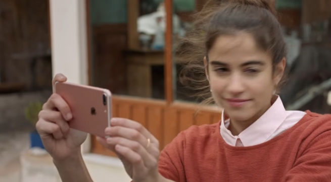 В рекламе новых функций IPhone 7 Plus в главное роли... греческая деревня