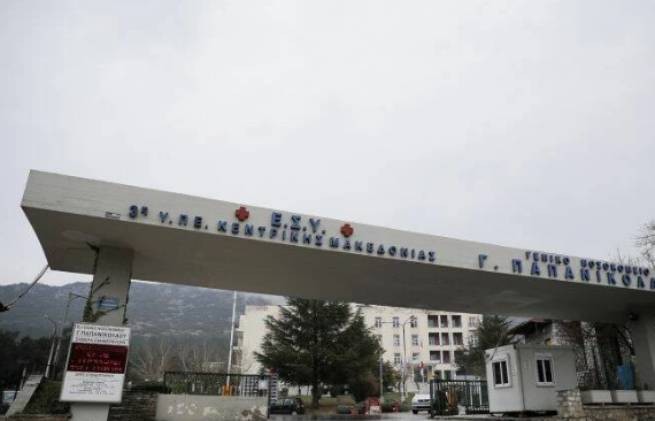 Трагедия в Салониках: мужчина с коронавирусом выпрыгнул с третьего этажа больницы