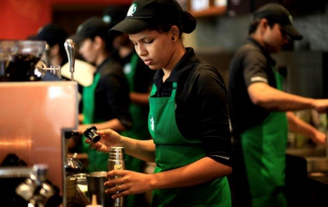 Беженцам предоставят работу в Starbucks