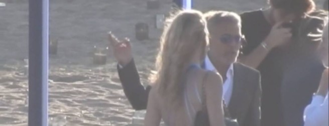 Джорджа Клуни застали с блондинкой на Миконосе