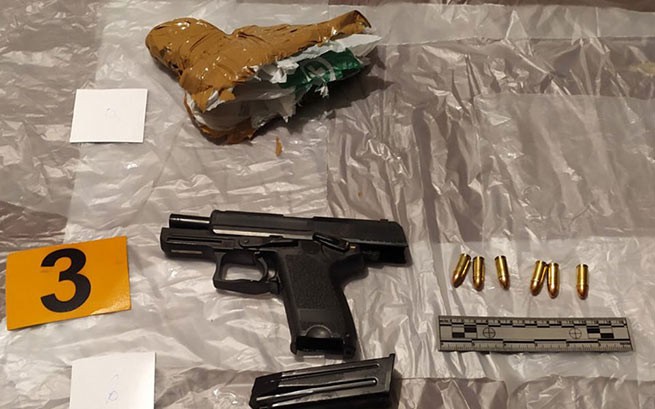 Полицейское оружие найдено в доме в Зефири