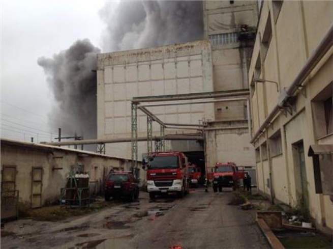 Крупный пожар произошел на теплоэлектростанции на севере Греции