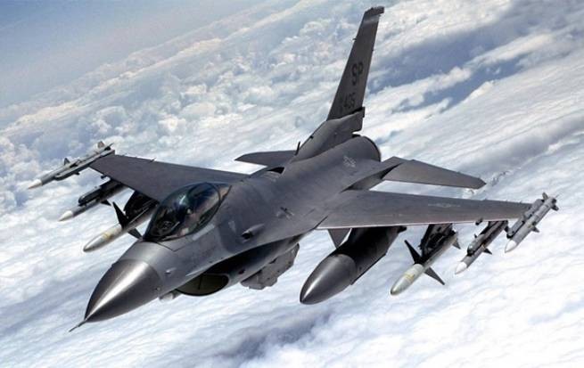 США: разбился гражданский самолет, на перехват которого поднялись F-16