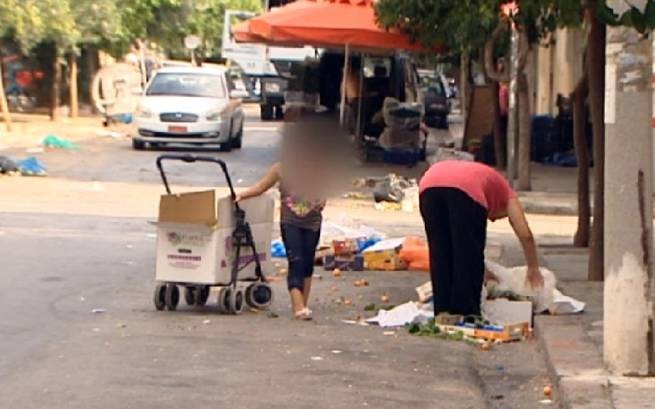 Греция: &quot;здоровое питание&quot; из... мусорных баков