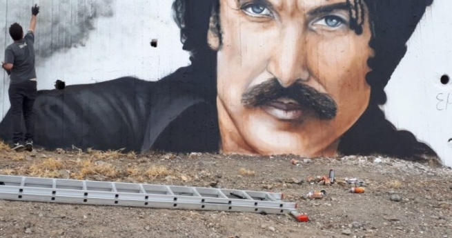 Крит: Удивительное граффити с изображением Никоса Ксилуриса