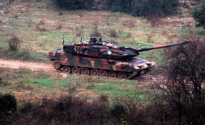 Вашингтон и Киев давят на Афины, требуя передать Украине танки Леопард