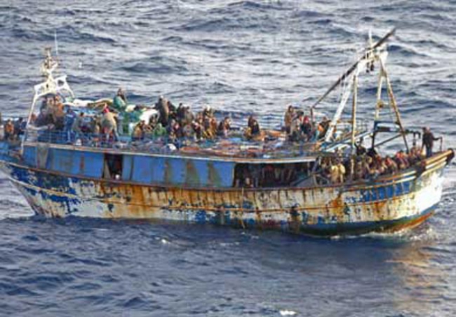 Греческая береговая охрана спасла сотни нелегальных иммигрантов