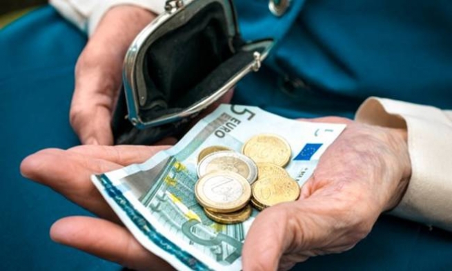 МВФ предложило уменьшить базовую пенсию до 400 евро