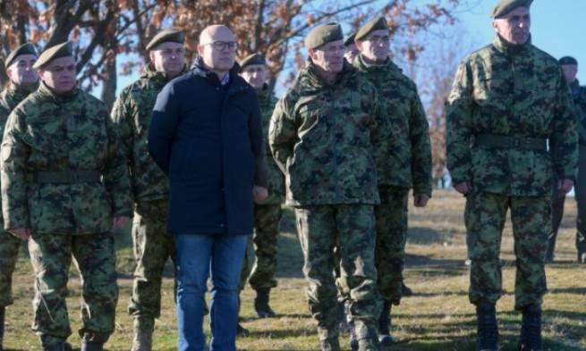Сербия разворачивает подразделения вооруженных сил у границы с Косово,  Вучич объявил об уходе с поста лидера правящей партии