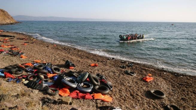 "Врачи без границ" обвиняют Грецию в насилии по отношению к мигрантам