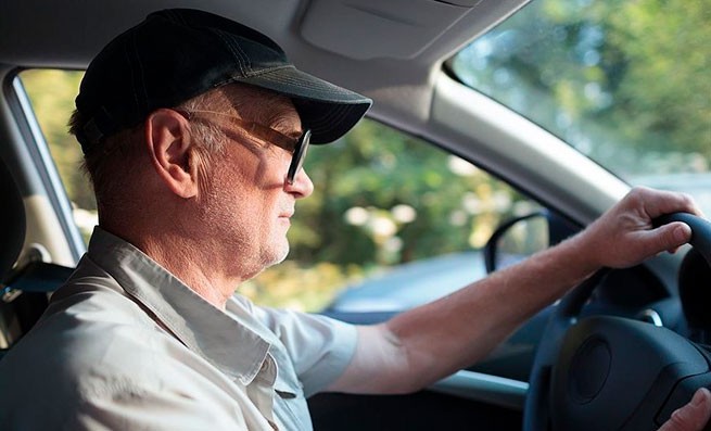 Строгий контроль для 70-летних водителей при продлении прав - что предусматривает новый закон