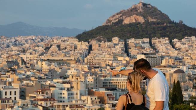 Греция готовится к приему туристов, рассчитывая на приезд не менее 16,5 миллионов гостей