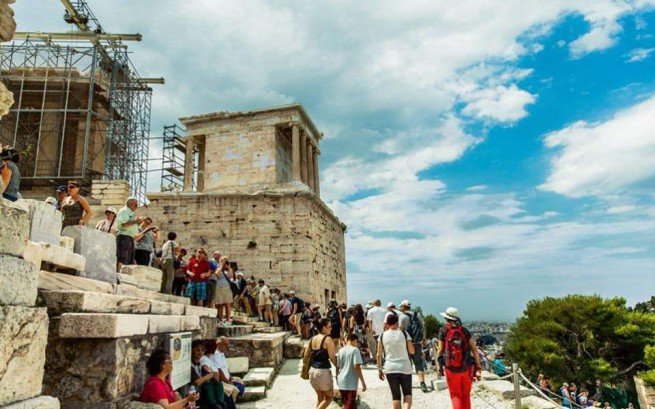 Греция: Меньше туристов, больше доходов в первом полугодии 2019