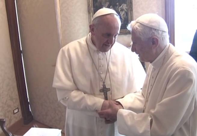 Cкончался почетный понтифик Бенедикт XVI