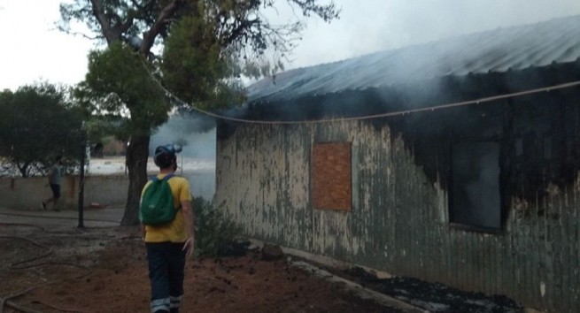 Жители Лаврио опасаются пожара из-за лагеря беженцев