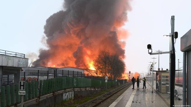 Токсичный пожар в Гамбурге