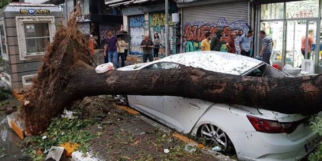 Беспрецедентный ураган в Турции: 4 погибших и 19 пострадавших