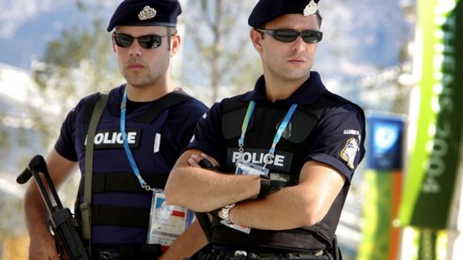 Греческая полиция арестовала водителя фургона с 50 нелегальными мигрантами