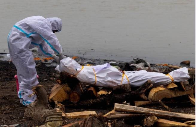 Индия: официальное подтверждение правительства о нахождении тел жертв COVID-19 в реке Ганг