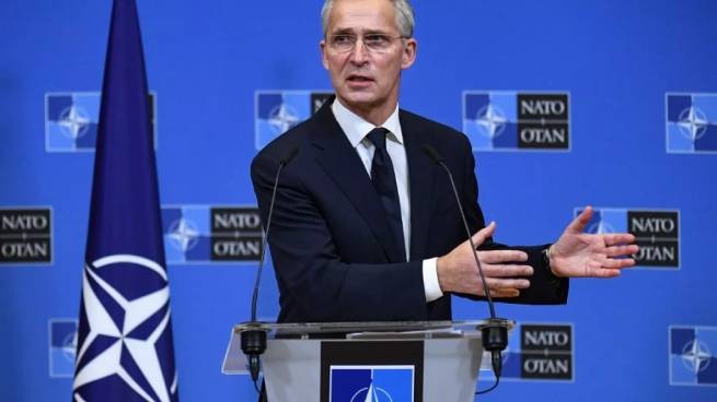 Йенс Столтенберг останется главой НАТО еще на год