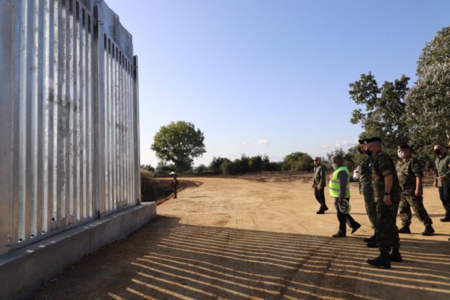 Новый забор на границе в Эвросе: 26 км из цемента и стали