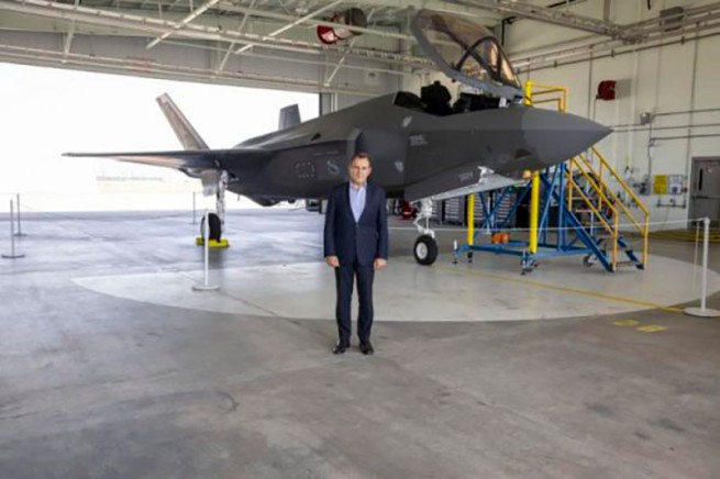 Министр обороны Греции "засветился" на объектах Lockheed Martin F-35 (фото)