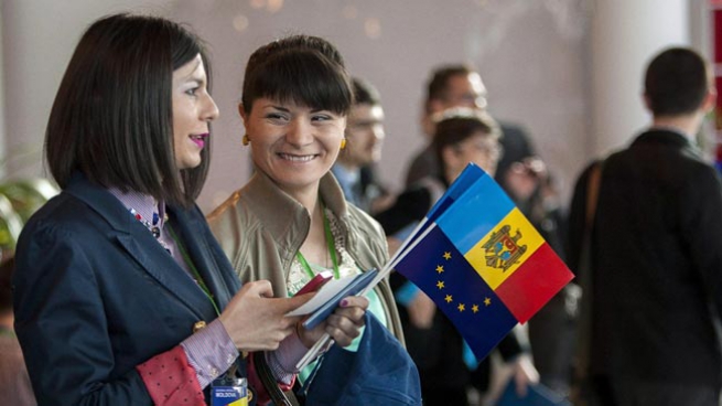 Для граждан Молдавии вступил в силу безвизовый режим с ЕС
