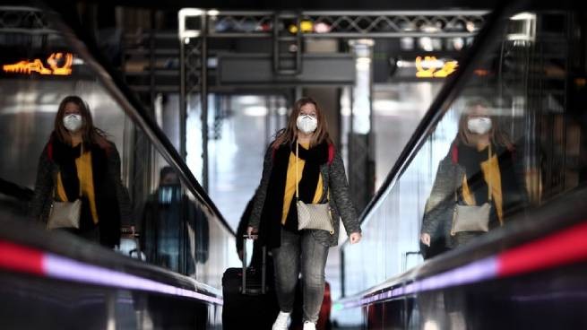 Франция: новые ограничения из-за пандемии не позволили покинуть страну сотням пассажиров