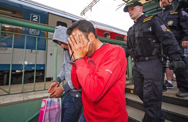 Frontex: число нелегальных мигрантов снизилось в 2017 году
