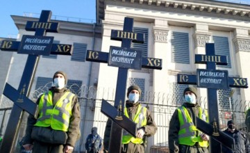 Россия эвакуирует посольство из Украины
