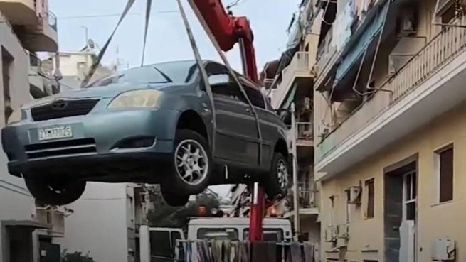 Тысячи брошенных автомобилей в Афинах: операция муниципалитета по их устранению