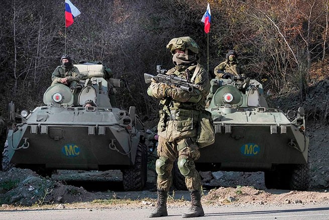 بلومبرج: هجوم روسي كبير على شرق أوكرانيا سيبدأ في الربيع