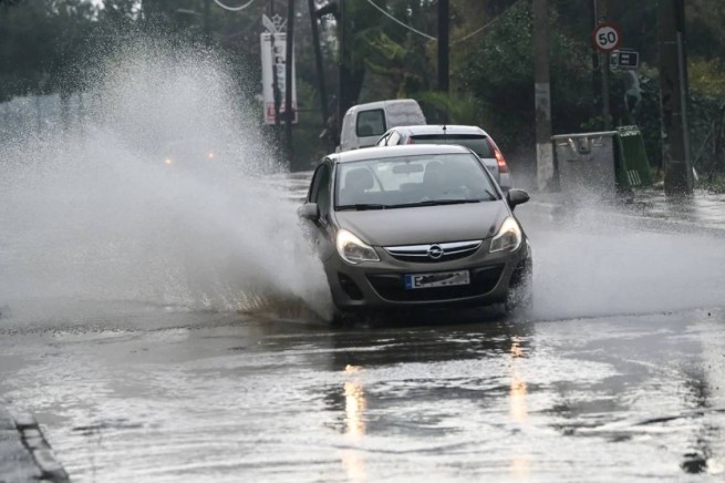 Улицы превратились в реки: непогода в Аттике