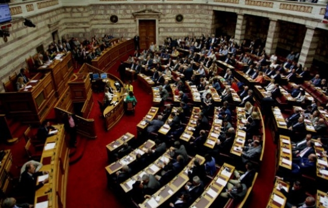 Греция: парламент решает получат греки 13-ю пенсию или нет