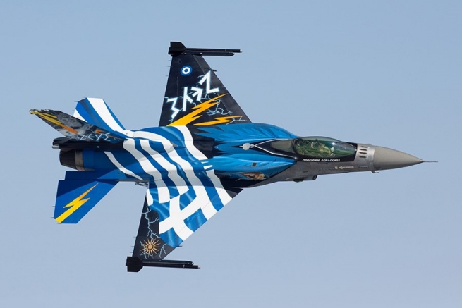Греция начинает модернизацию истребителей F-16