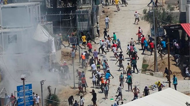 Лесбос: мигранты нападают на местных жителей и вторгаются в их дома