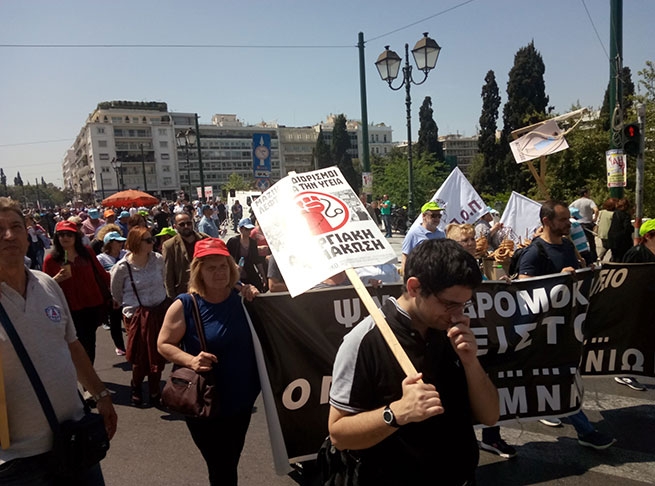 В Афинах прошли акциями протеста против условий МВФ фоторепортаж