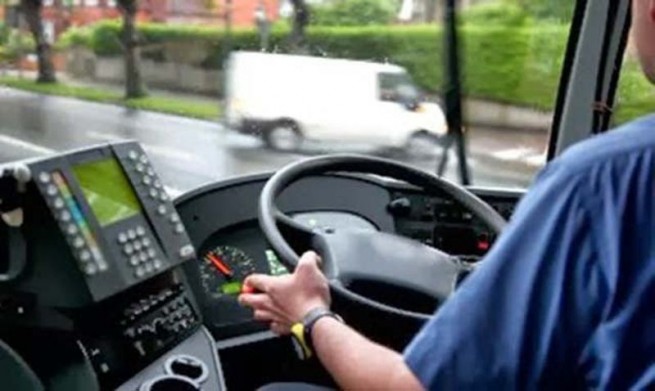 Салоники: водитель автобуса приставал к несовершеннолетнему
