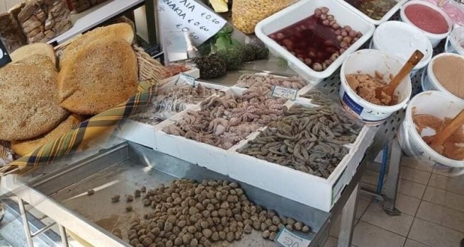Постный стол &quot;из золота&quot;: цены на лагану, кальмаров, халву, икру мелких рыб и оливки