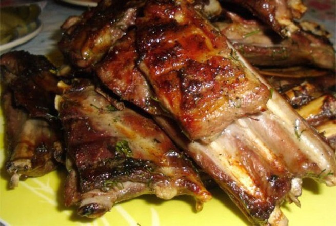 Атлас вкусов: на первом месте - бараньи ребрышки, в списке еще 4 греческих блюда