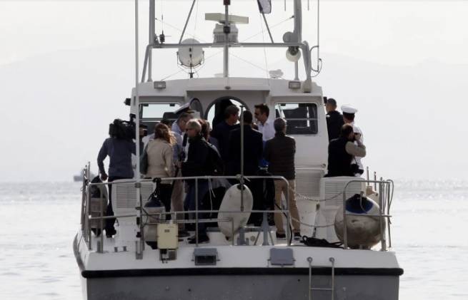 Крит: спасательная операция у берегов Ханьи, яхта с десятью пассажирами села на мель