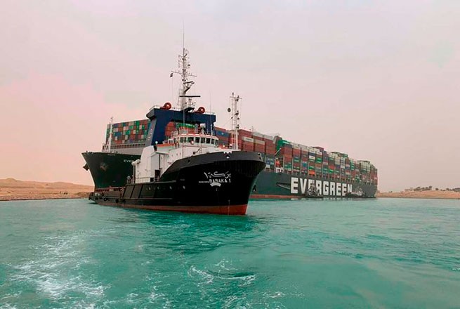 фото :Autoridad del Canal de Suez via AP