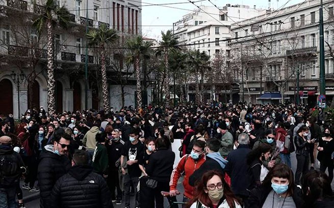 Протест профессионалов искусства в центре Афин