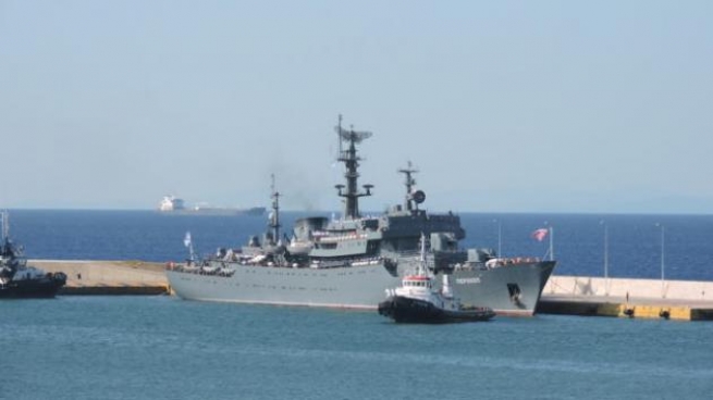 Российский учебный корабль Перекоп-310 в порту Пирея