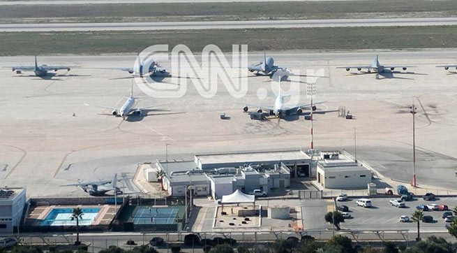 Множество военных самолетов США прибыло на базу Суда на Крите и в Элевсину под Афинами