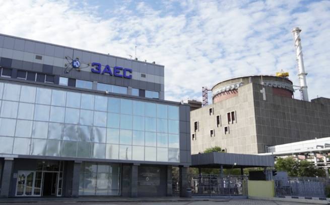 В районе Запорожской АЭС в воскресенье прогремели 10 взрывов, заявление МАГАТЭ