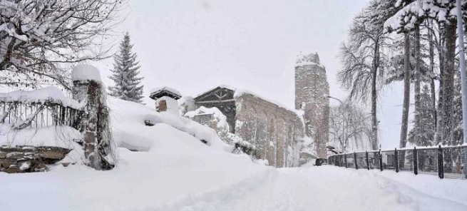Снежная лавина накрыла отель в Италии, вероятны жертвы