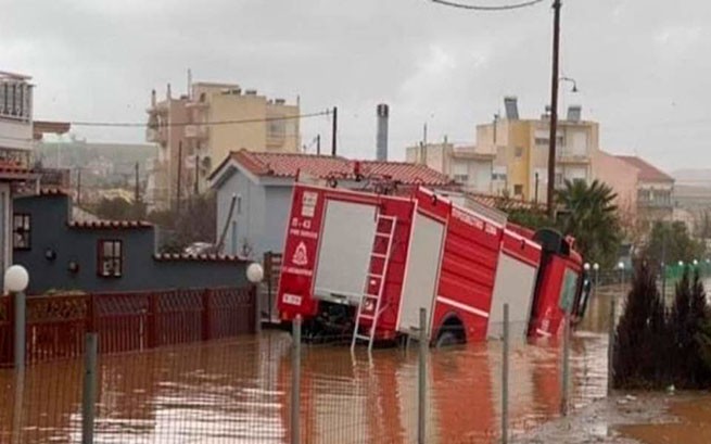 Пожарный утонул во время эвакуации детского сада в Александруполи