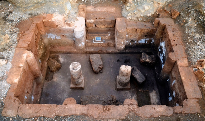 В Греции обнаружено пять новых гробниц царского кладбища античного города Эги